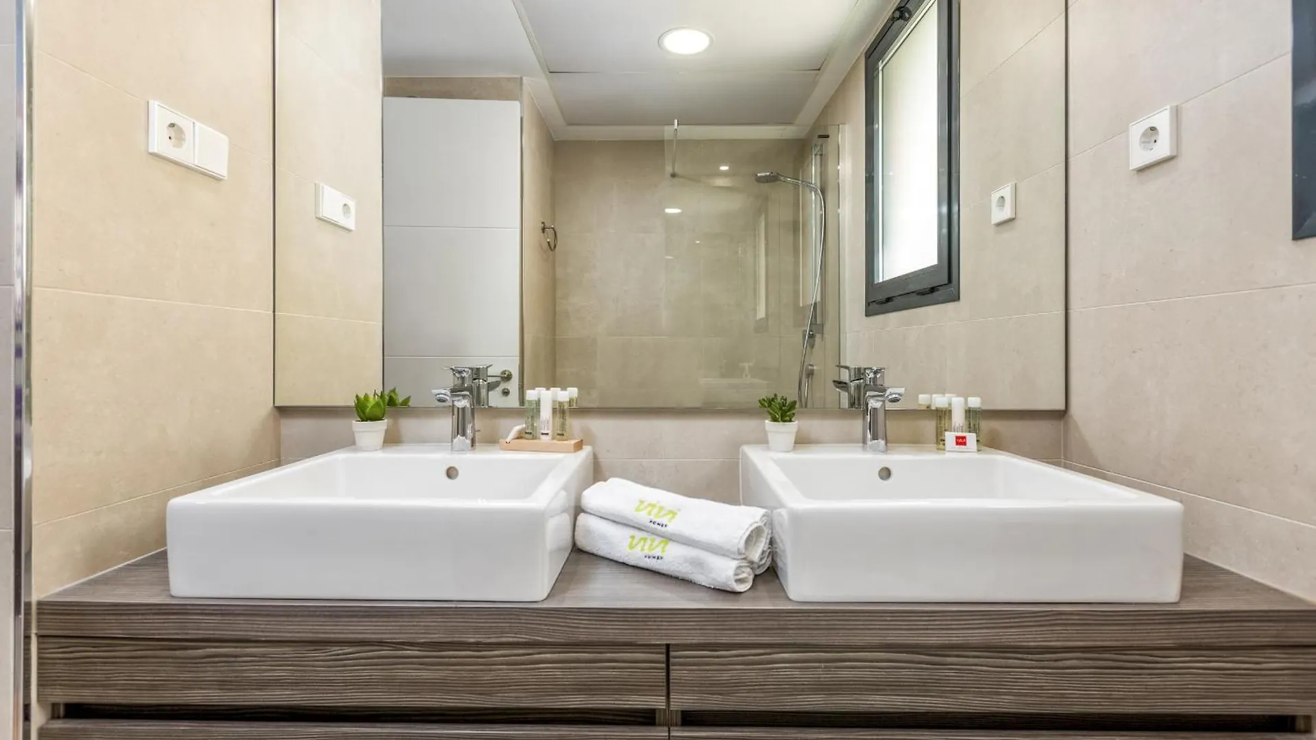 Апартаменты Vivi Homes - Boa Pool, Terrace & Sea View Фуэнхирола