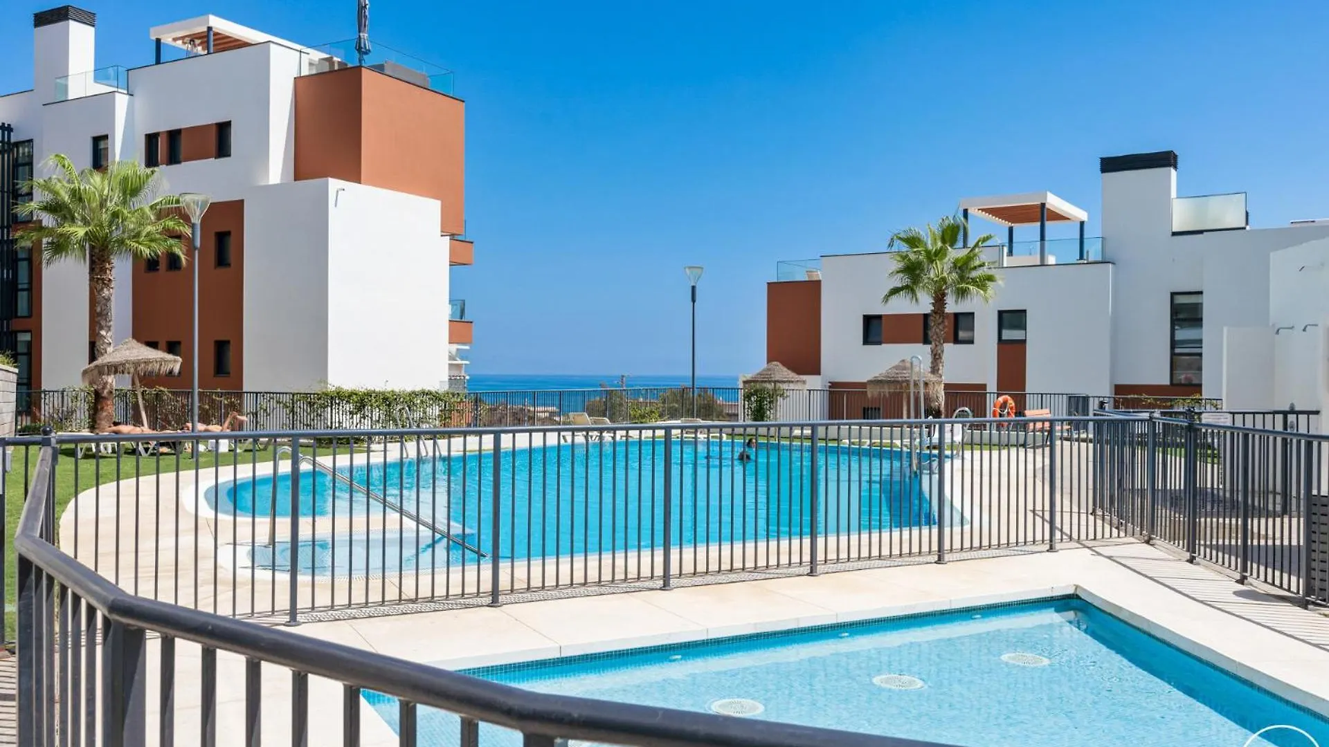 Vivi Homes - Boa Pool, Terrace & Sea View Фуэнхирола 0*,
