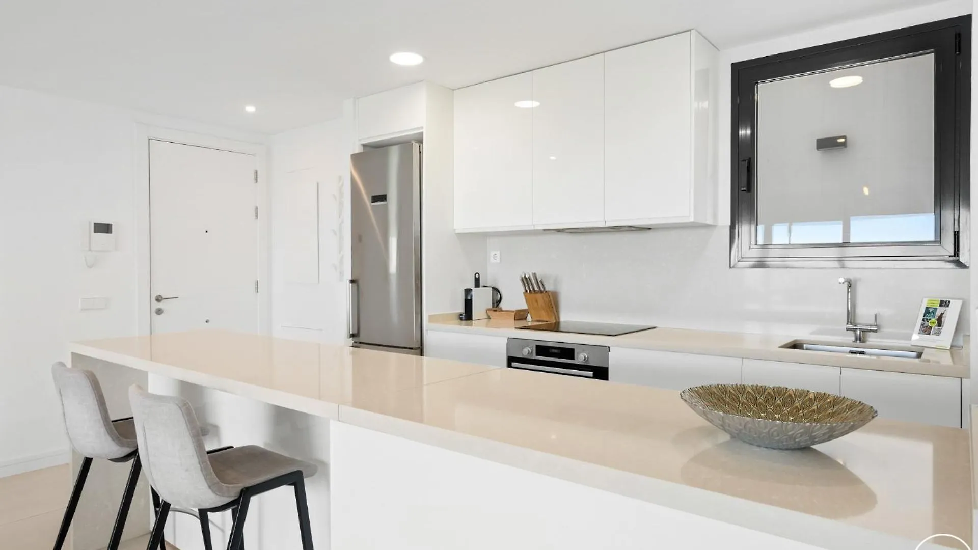 Vivi Homes - Boa Pool, Terrace & Sea View Фуэнхирола