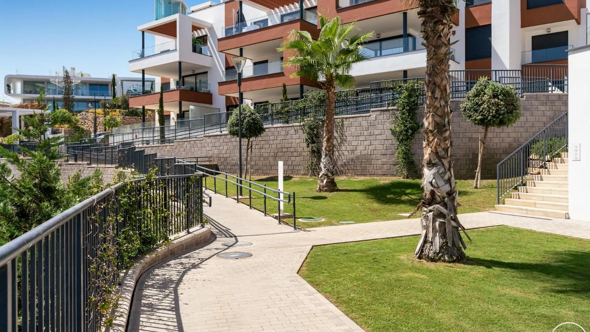 Апартаменты Vivi Homes - Boa Pool, Terrace & Sea View Фуэнхирола